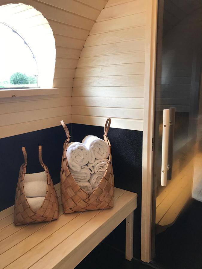 Saga, Et Unikt, Sjarmerende Badehotell Med Fa Rom, Sauna Og Badebrygge - Inderoy Straumen  Dış mekan fotoğraf