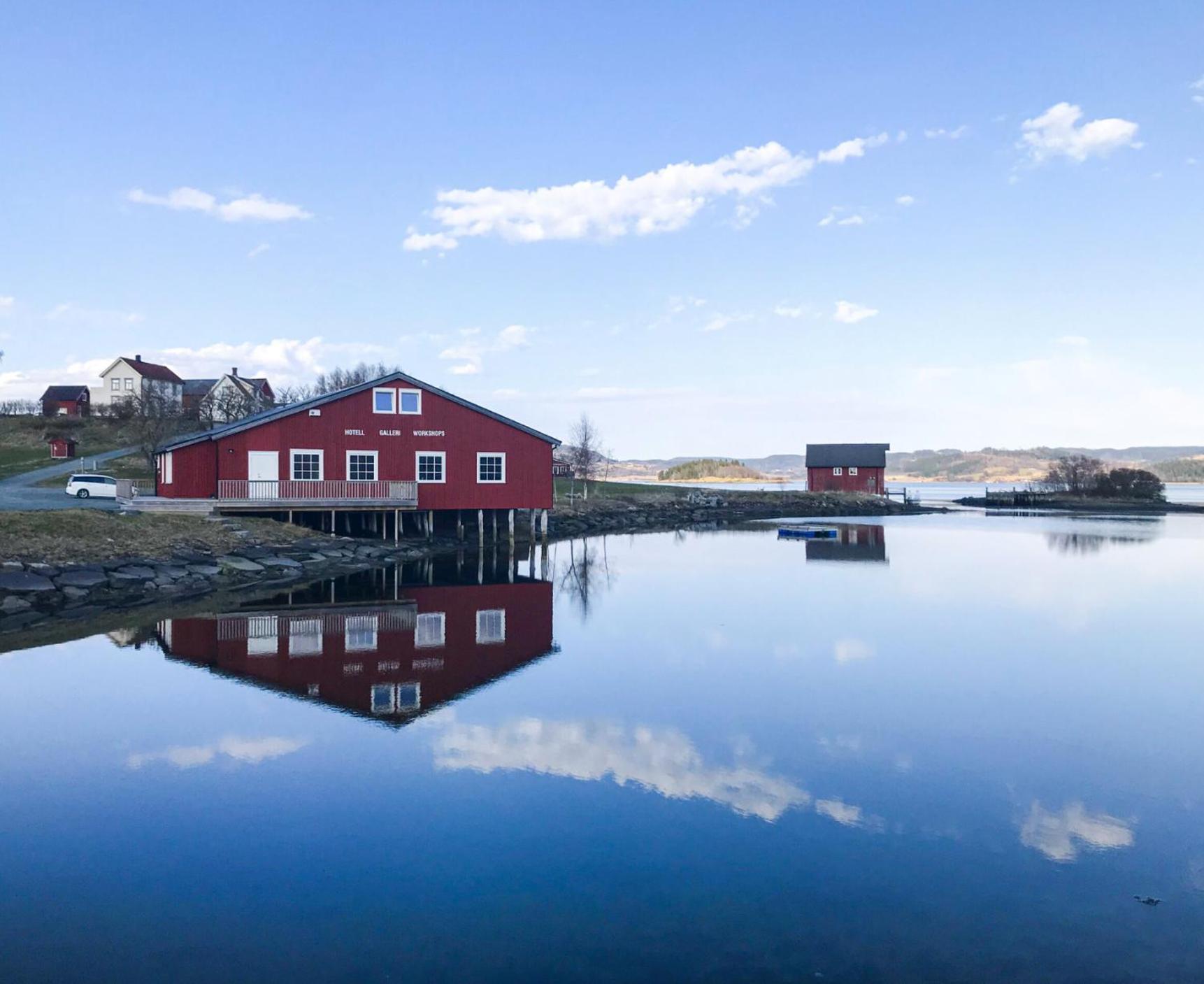 Saga, Et Unikt, Sjarmerende Badehotell Med Fa Rom, Sauna Og Badebrygge - Inderoy Straumen  Dış mekan fotoğraf
