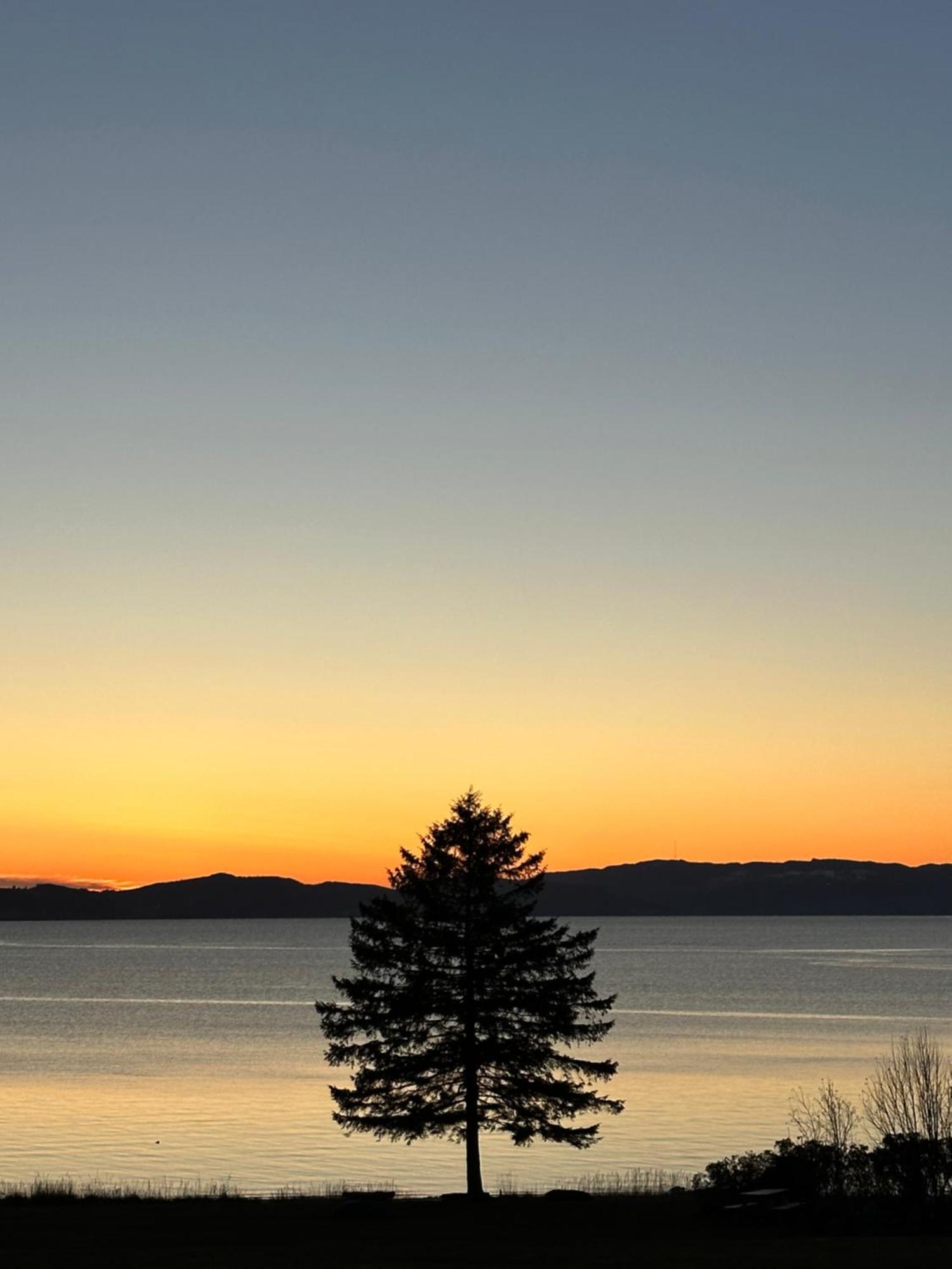 Saga, Et Unikt, Sjarmerende Badehotell Med Fa Rom, Sauna Og Badebrygge - Inderoy Straumen  Dış mekan fotoğraf