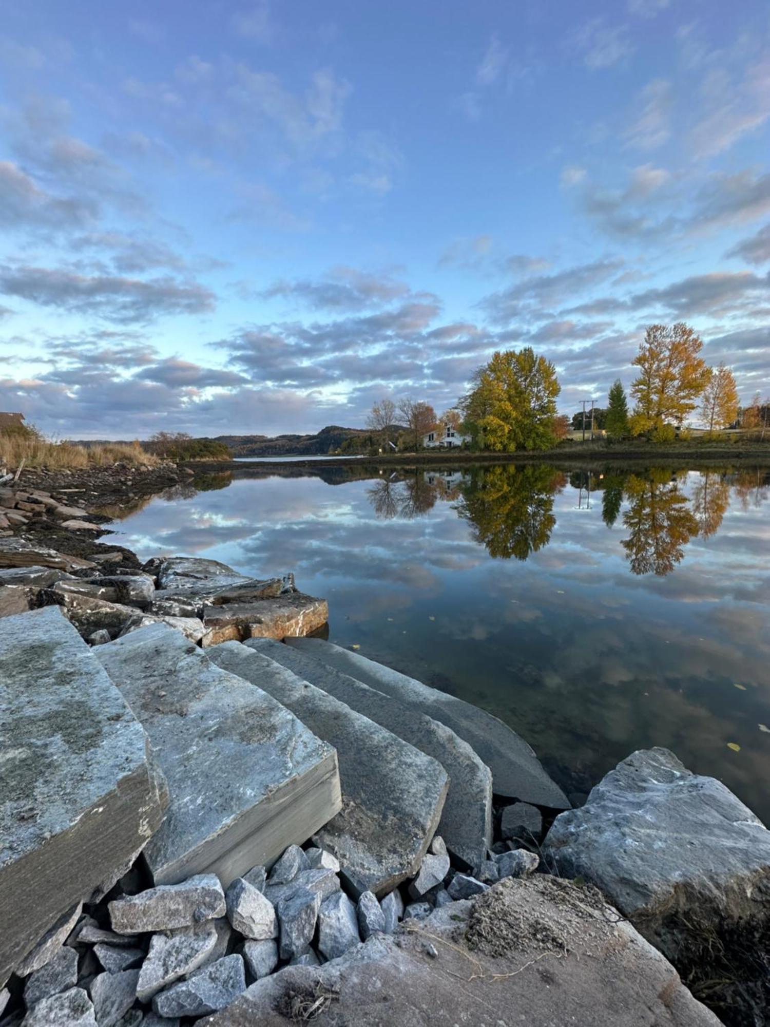 Saga, Et Unikt, Sjarmerende Badehotell Med Fa Rom, Sauna Og Badebrygge - Inderoy Straumen  Dış mekan fotoğraf