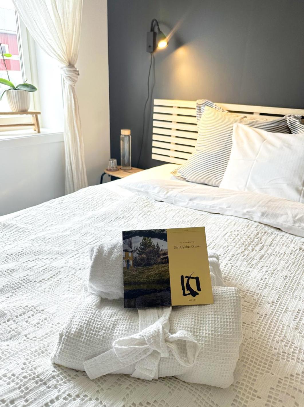 Saga, Et Unikt, Sjarmerende Badehotell Med Fa Rom, Sauna Og Badebrygge - Inderoy Straumen  Dış mekan fotoğraf