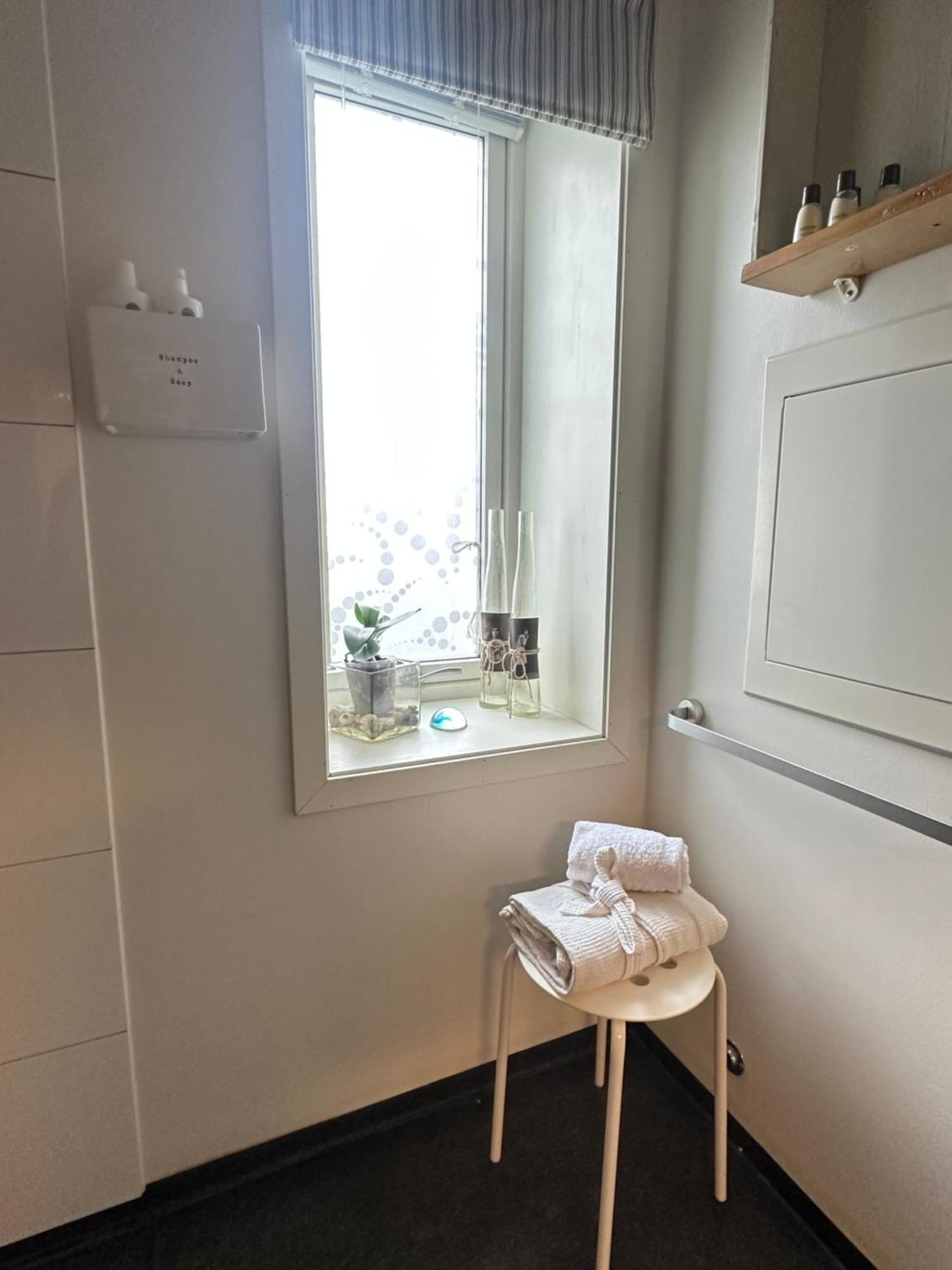 Saga, Et Unikt, Sjarmerende Badehotell Med Fa Rom, Sauna Og Badebrygge - Inderoy Straumen  Dış mekan fotoğraf