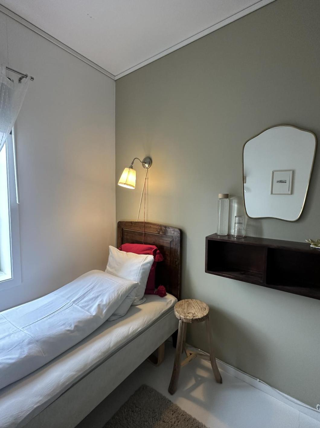 Saga, Et Unikt, Sjarmerende Badehotell Med Fa Rom, Sauna Og Badebrygge - Inderoy Straumen  Dış mekan fotoğraf