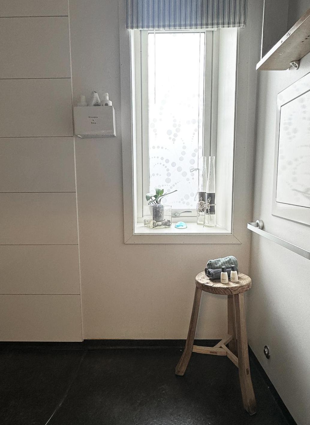 Saga, Et Unikt, Sjarmerende Badehotell Med Fa Rom, Sauna Og Badebrygge - Inderoy Straumen  Dış mekan fotoğraf
