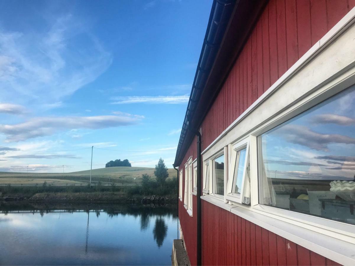 Saga, Et Unikt, Sjarmerende Badehotell Med Fa Rom, Sauna Og Badebrygge - Inderoy Straumen  Dış mekan fotoğraf