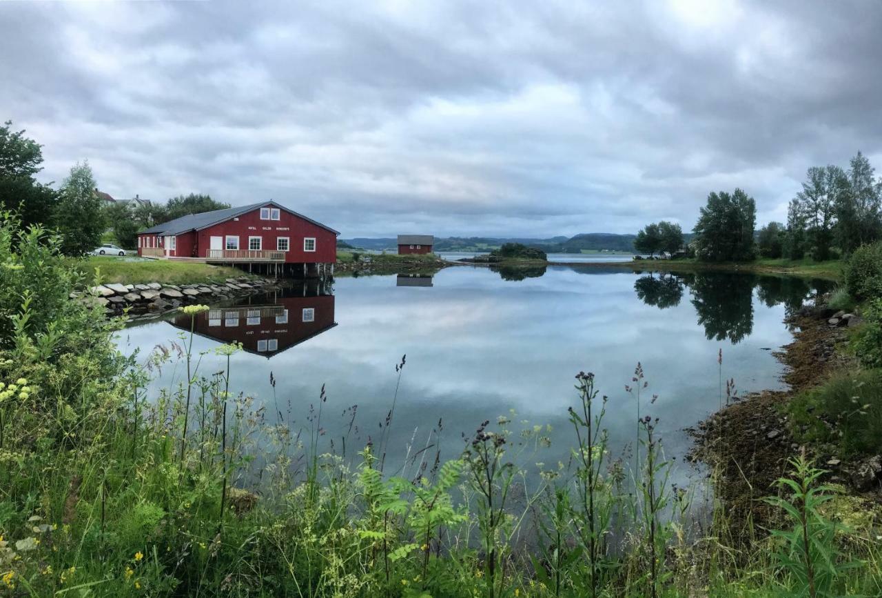 Saga, Et Unikt, Sjarmerende Badehotell Med Fa Rom, Sauna Og Badebrygge - Inderoy Straumen  Dış mekan fotoğraf